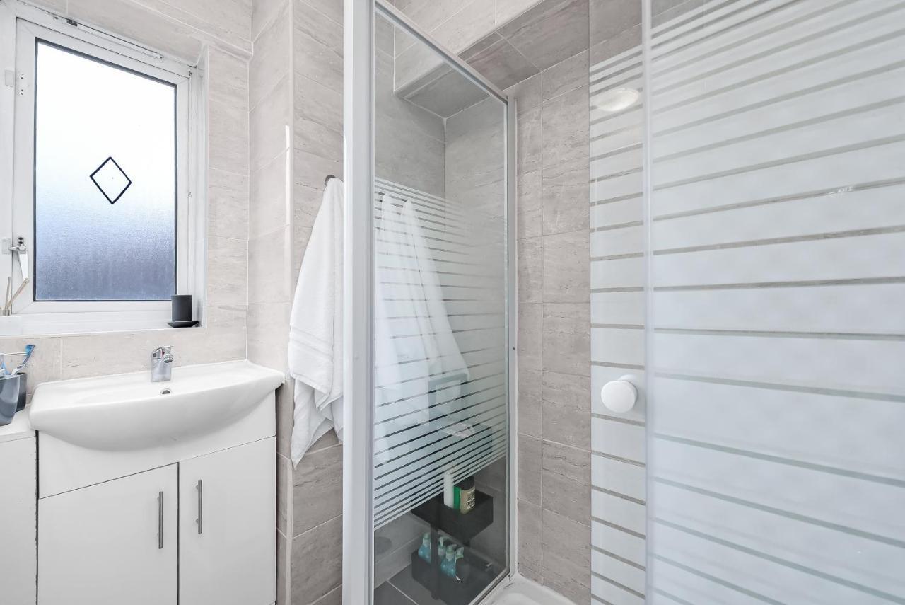 Stylish Excel 3 Bedroom Flat London Luaran gambar